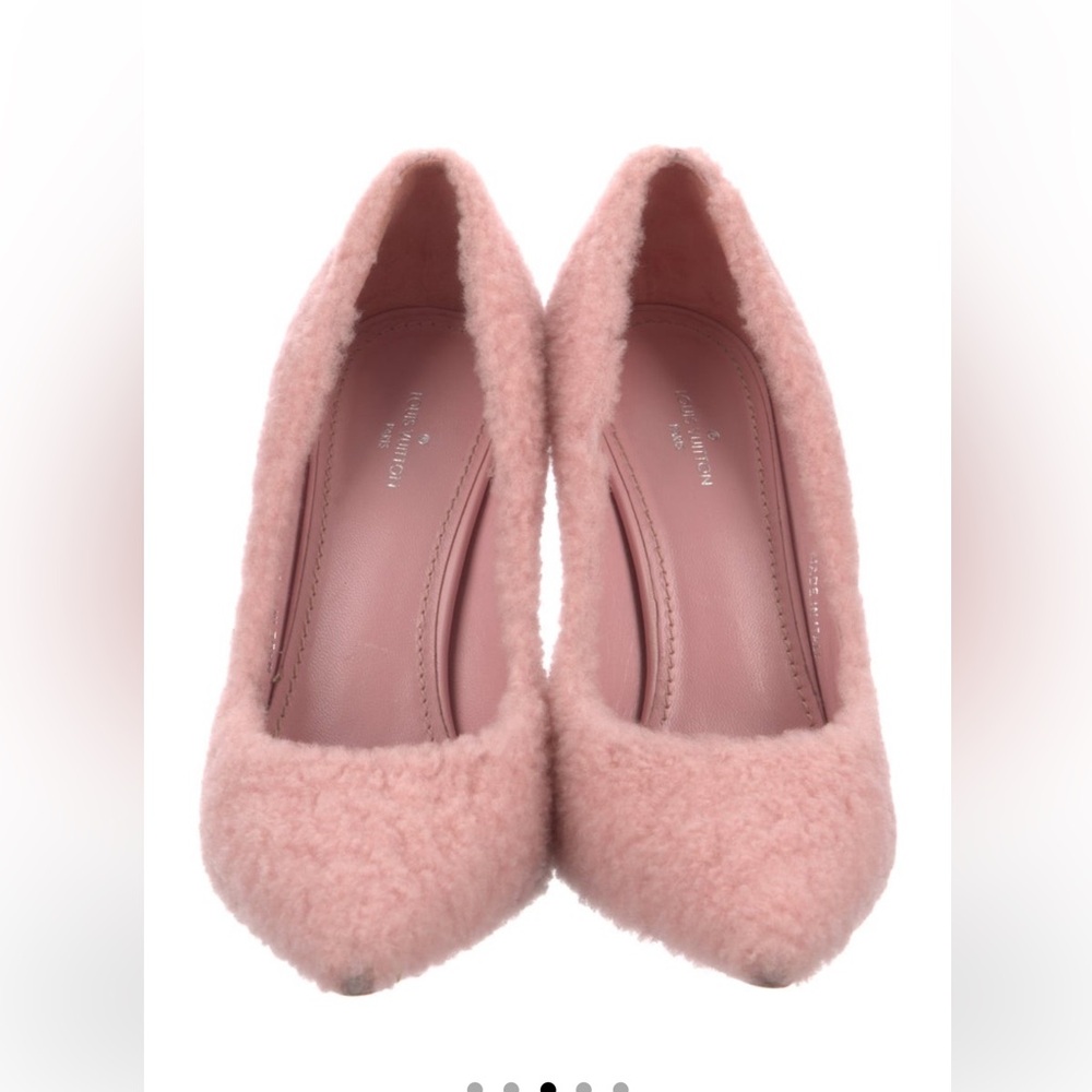 Louis Vuitton pump size 38